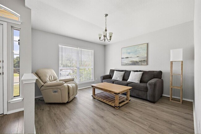 Building Photo - 1202 Highland Dr