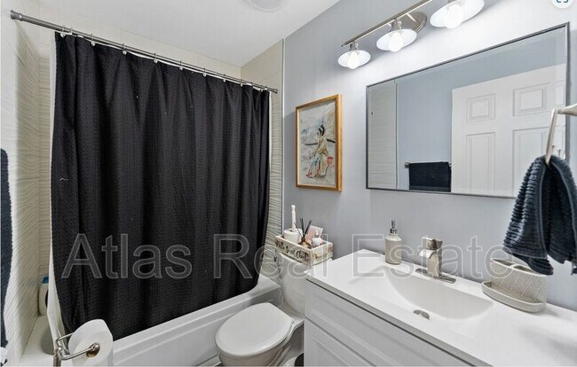 Building Photo - 12024 W Cross Dr