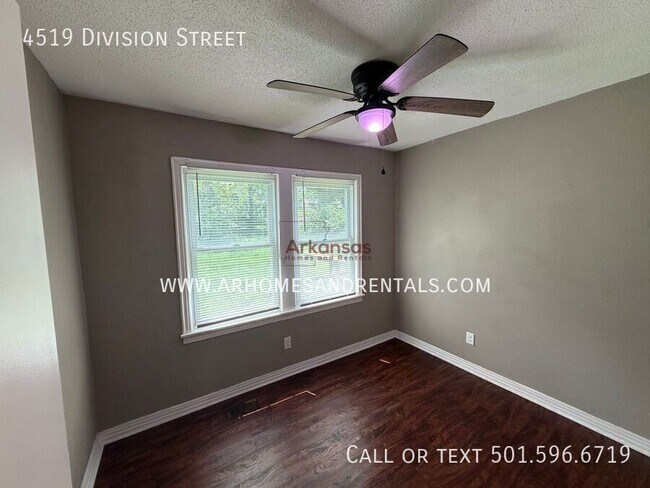 Building Photo - 4519 Division St