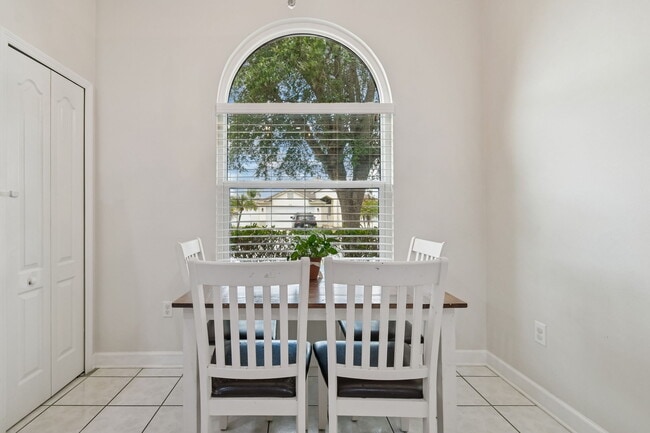 Building Photo - Tuscanny Street