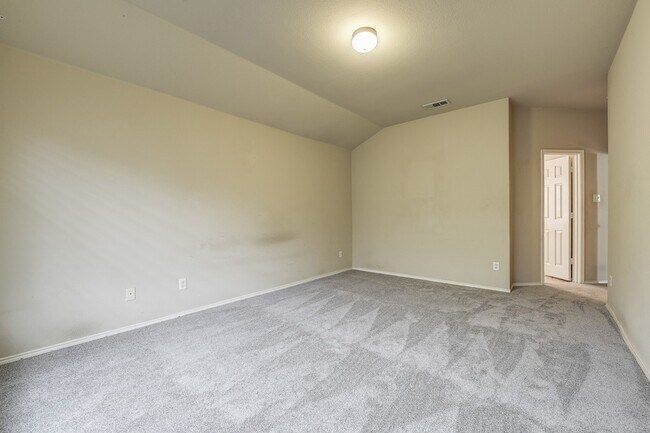 Building Photo - 2041 Meadow View Dr