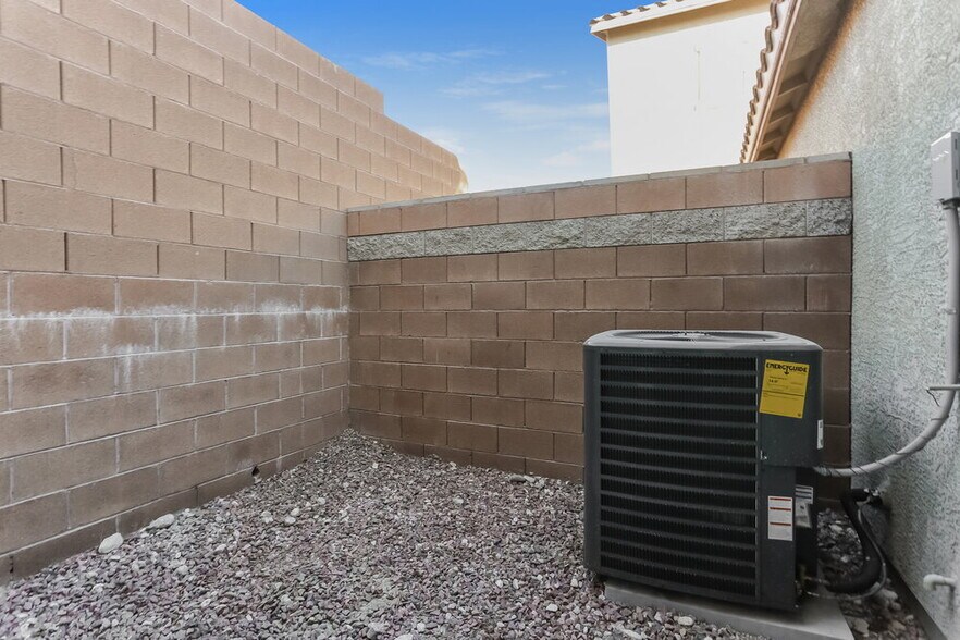 Building Photo - 9937 Fountain Walk Ave