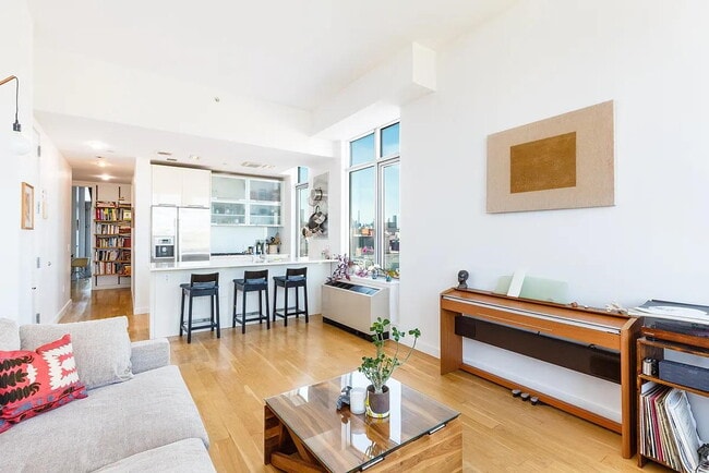 Building Photo - Wonderfully large and light-filled, this s...