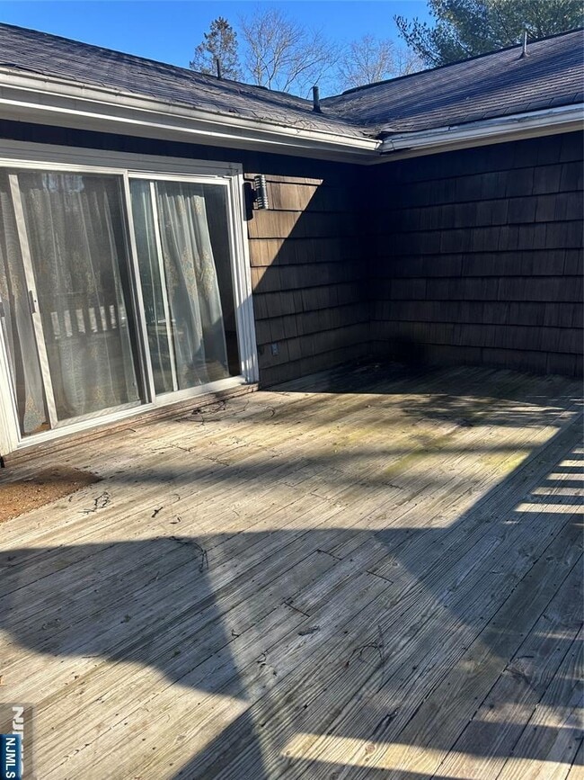 Building Photo - 24 Drake Ln