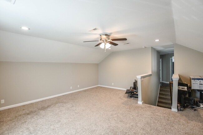 Building Photo - Pet Friendly in Woodlawn!