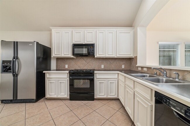 Building Photo - 3 Garden Grove Dr