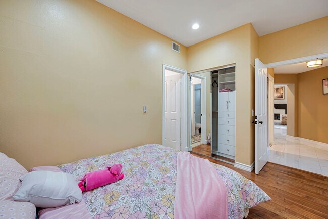 Building Photo - 9598 Naples Dr