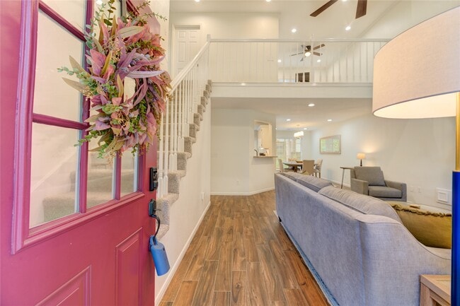 Building Photo - 56 E Village Knoll Cir