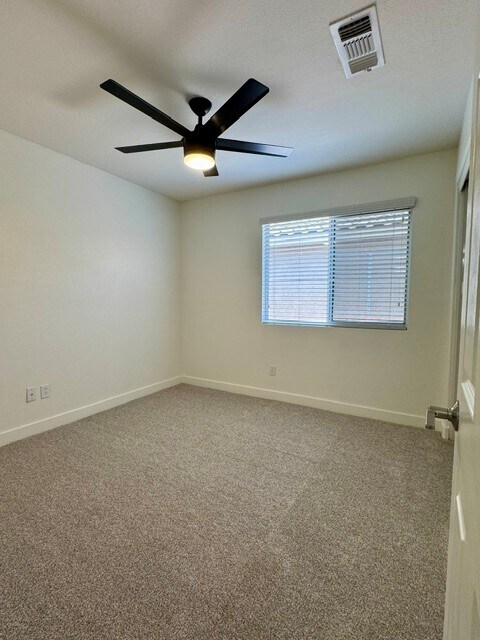 Building Photo - 446 S 86th Pl