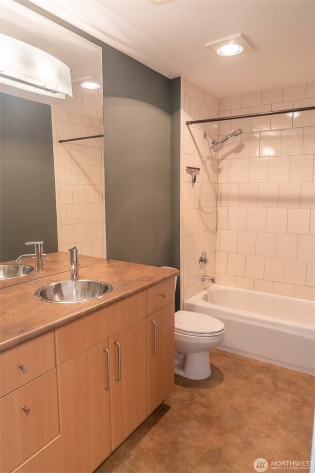 Building Photo - 2Bd/2Ba Seattle Condo
