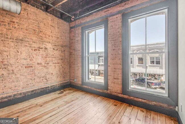 Building Photo - 13 Greenville St S