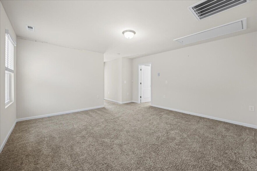 Building Photo - 149 Wilbur Lake Dr