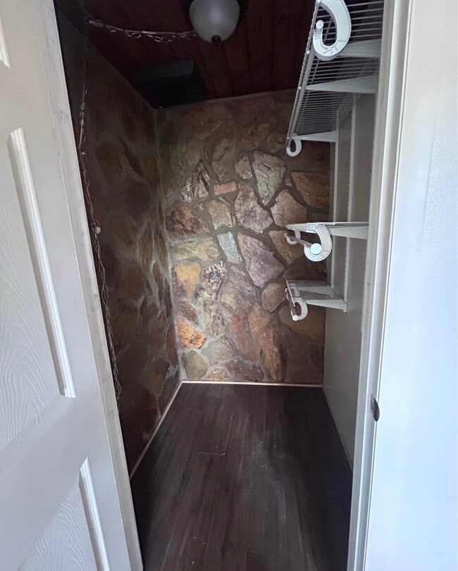 Building Photo - 5731 Mitchell Ct