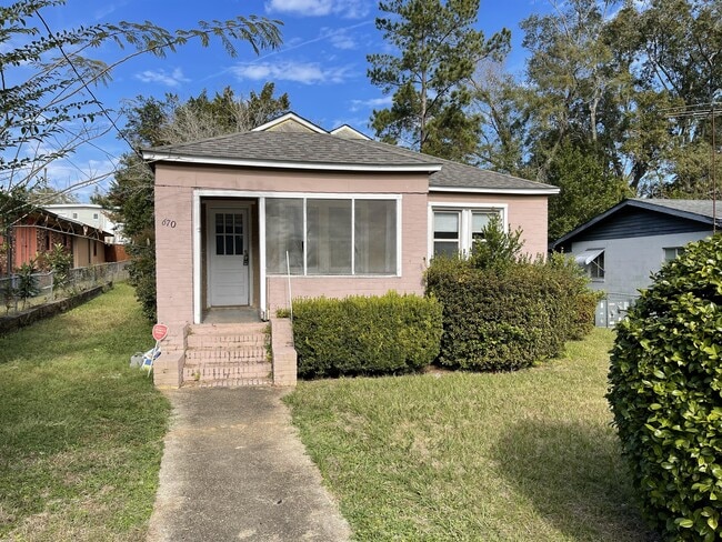Building Photo - 670 Preston St