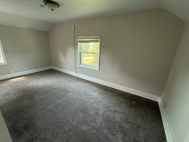 Building Photo - Country Comfort in Fort Atkinson