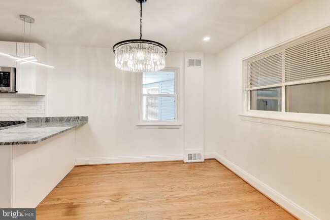 Building Photo - 3405 Carpenter St SE