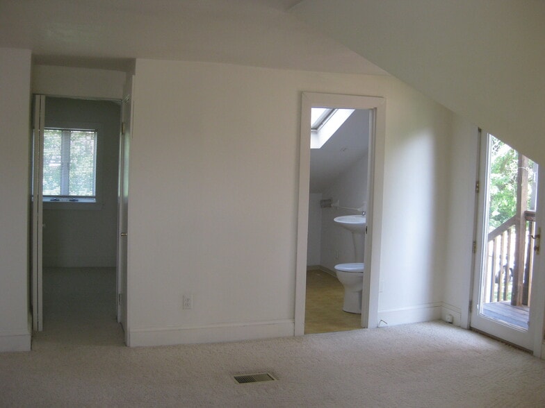 Building Photo - 300 Inman Terrace