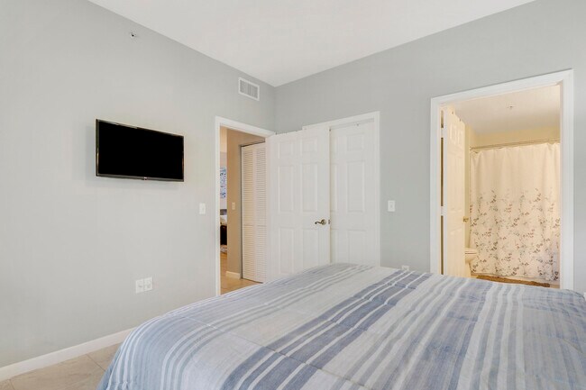 Building Photo - 1116 University Blvd