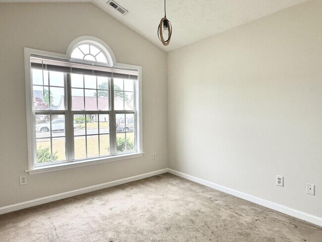 Building Photo - 2517 Forest Lodge Dr