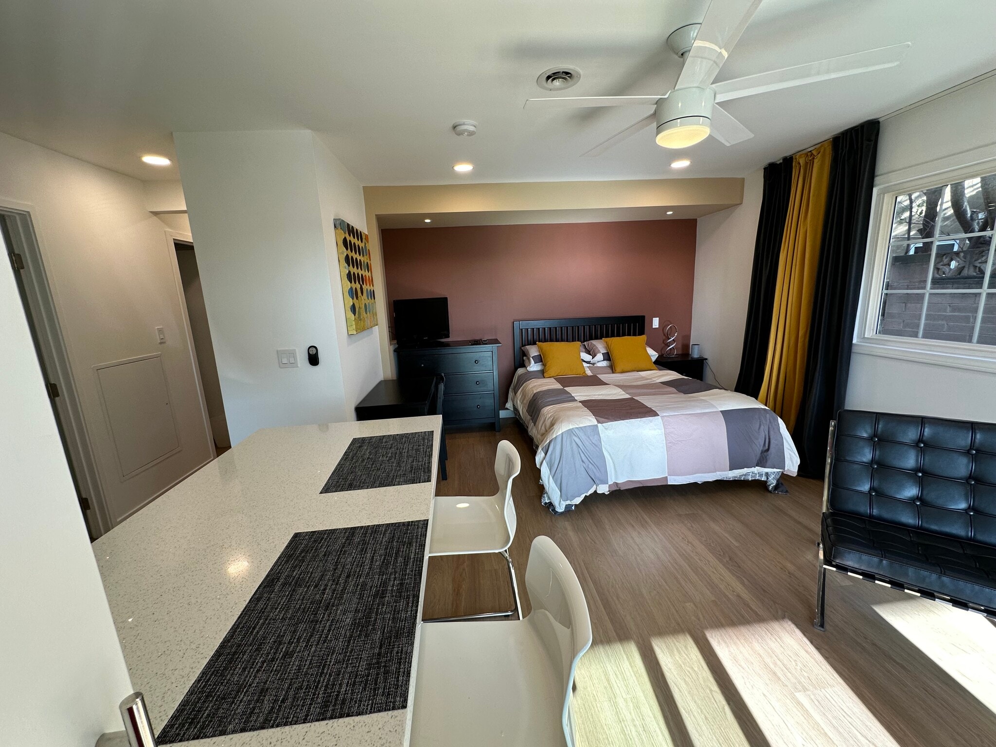 Building Photo - 4298 Avon Dr