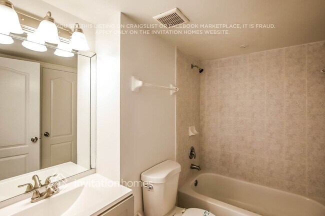 Building Photo - 14365 SW 134th Pl