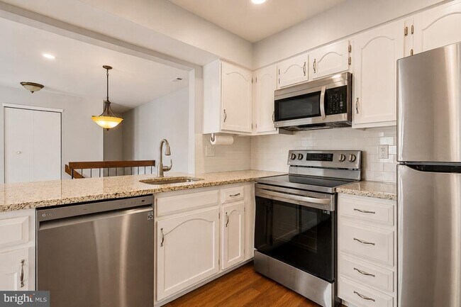 Building Photo - 3520B Neils Ct