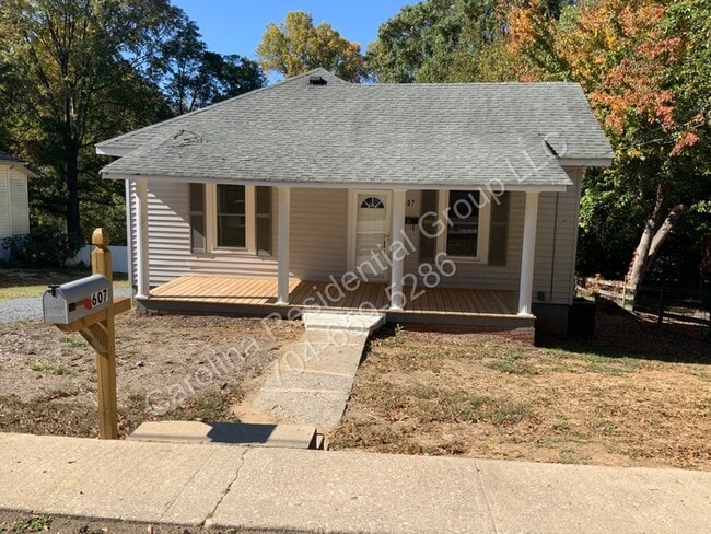 Primary Photo - 607 Forest Ave