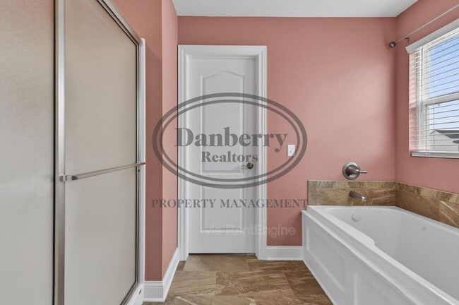 Building Photo - 24989 Reddington Ct