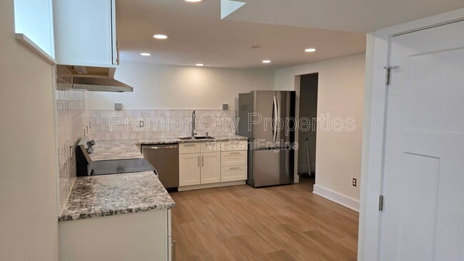 Building Photo - 240 Mcgregor Ave