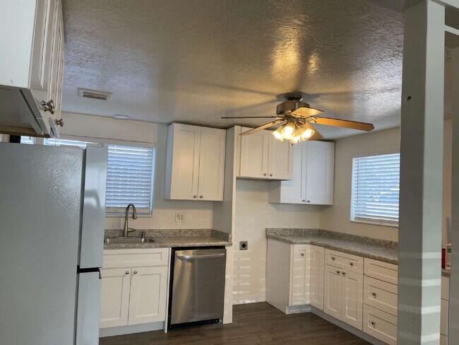 Building Photo - 510 E 500 S