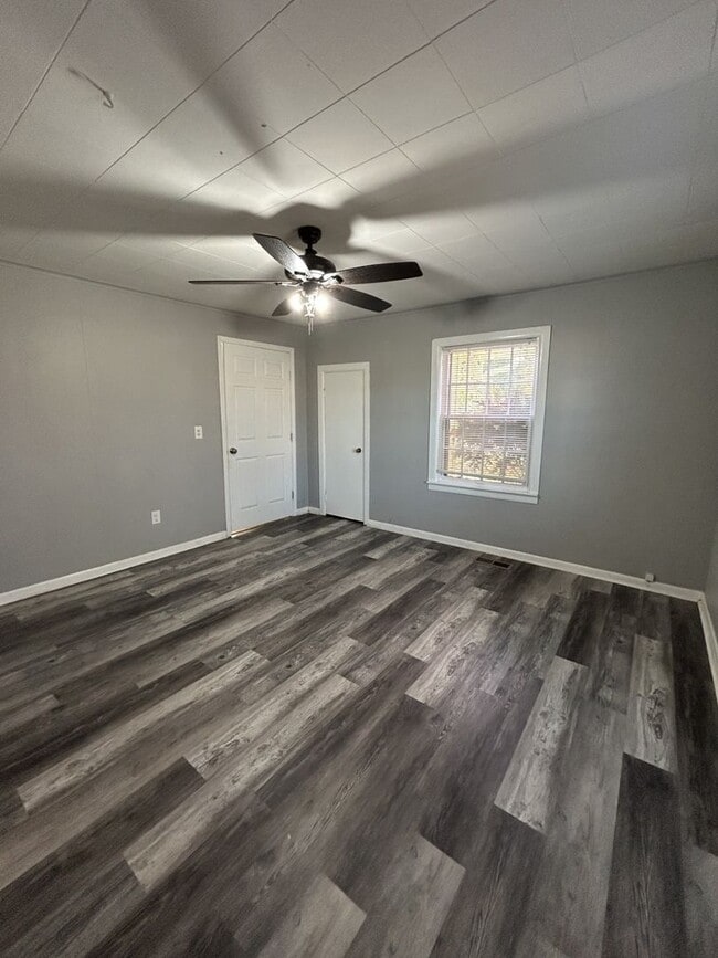 Building Photo - PRE-LEASING- AVAILABLE JULY 10TH - 3 Bedroom/2 Bathroom House