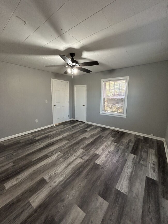 Building Photo - PRICE JUST DROPPED!!!!  AVAILABLE NOW!  3br/2ba House in Frontenac!