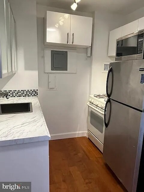 Building Photo - 922 24th St NW