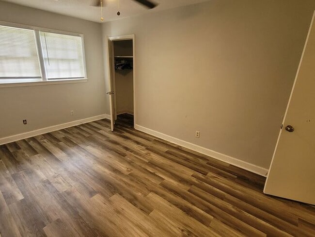 Building Photo - Southeast Columbia- Offering Self Guided Tour with RENTLY!