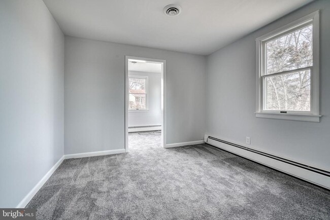 Building Photo - 427 Greenwood Rd