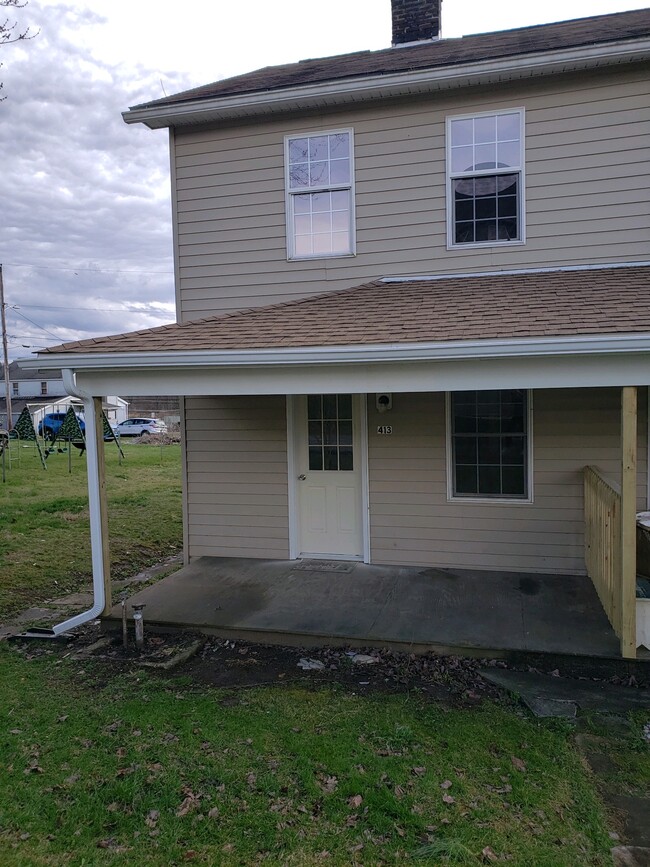 Building Photo - 413 1st St