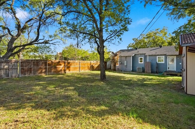 Building Photo - 2618 S 22nd St