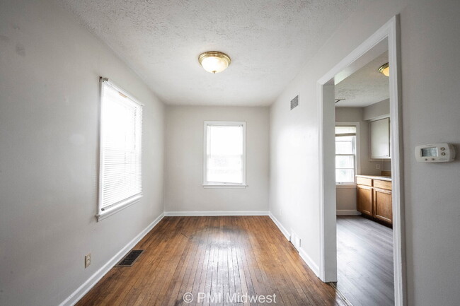 Building Photo - "Charming 2-Bedroom Duplex with Gleaming H...