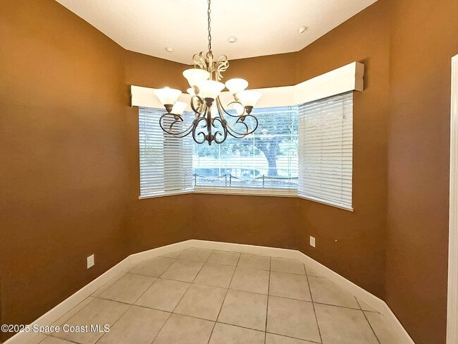 Building Photo - 949 SE Gardenbrook Ct