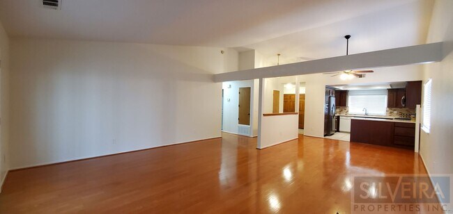Building Photo - Lovely 3 Bedrooms 2 bath Home For Rent