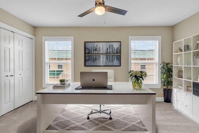 Building Photo - 2 bed, 2.5 bath pet friendly apartment for...