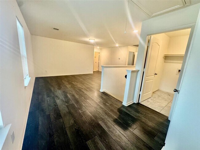 Building Photo - 2518 Boxwood Park