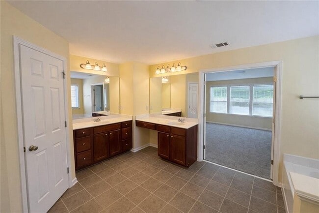 Building Photo - 197 Berkten Ln NE