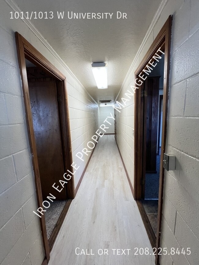 Building Photo - 1011/1013 W University Dr-
