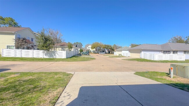 Building Photo - 9923 Farrell Dr
