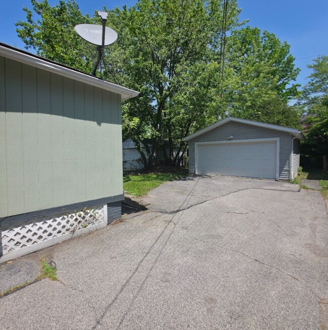 Building Photo - 1035 Elbon Rd