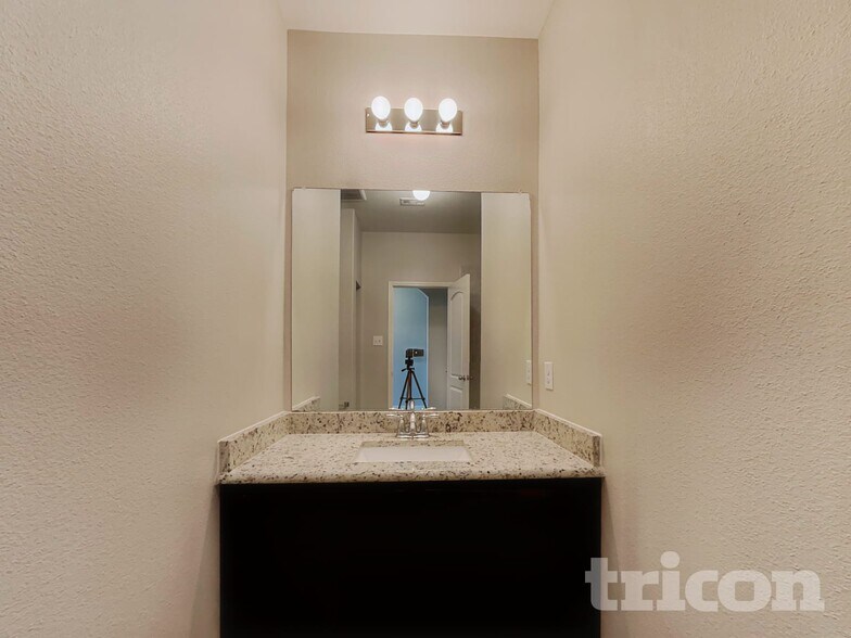 Building Photo - 216 Ryan St