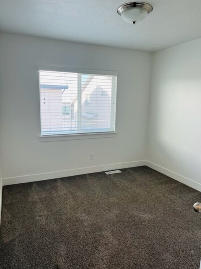 Building Photo - Beautiful 2018 townhome with 2 car garage and tall ceilings.