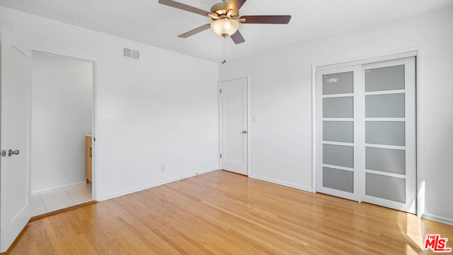 Building Photo - 5320 W 57th St