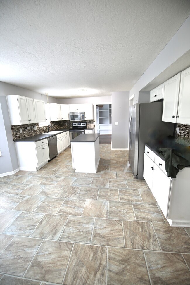 Building Photo - 4400 Greensbury Dr